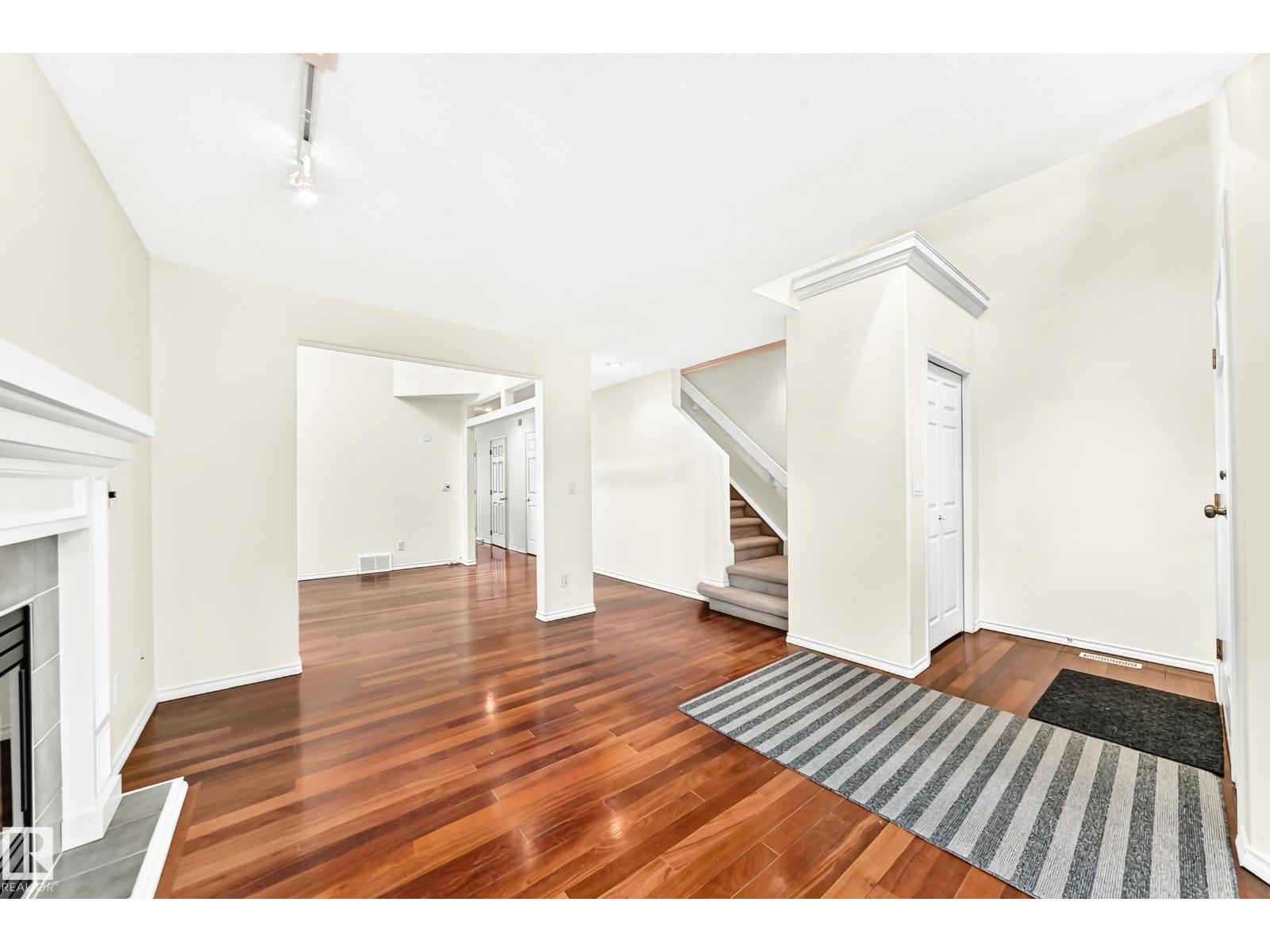 9130 77 AV NW - 21