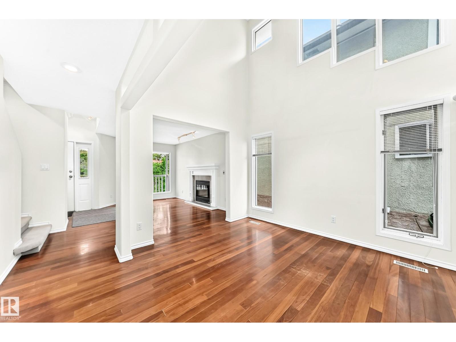 9130 77 AV NW - 23