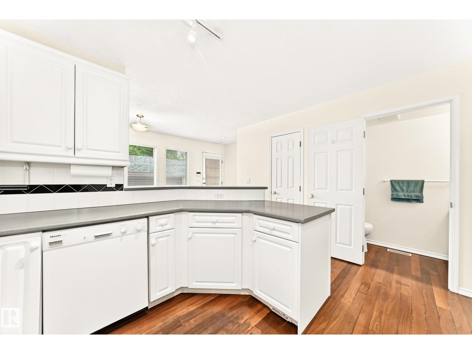 9130 77 AV NW - 8