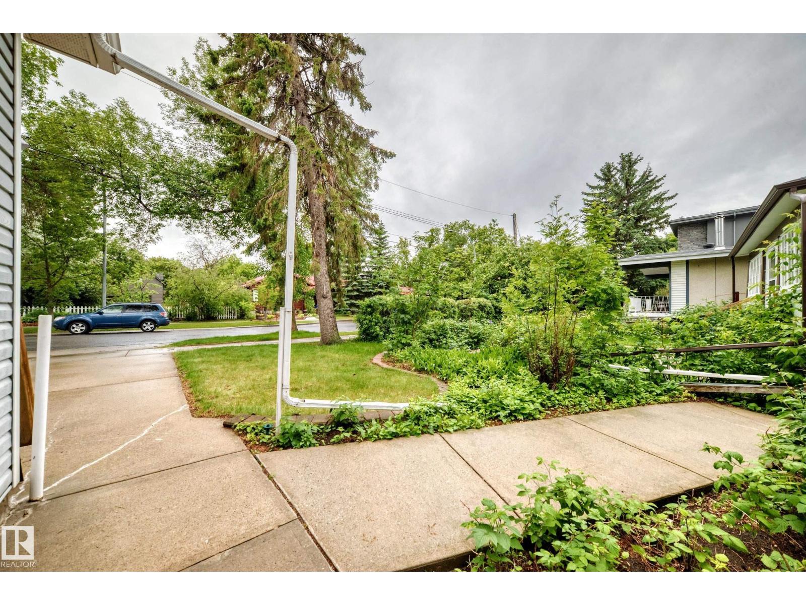 9130 77 AV NW - 65
