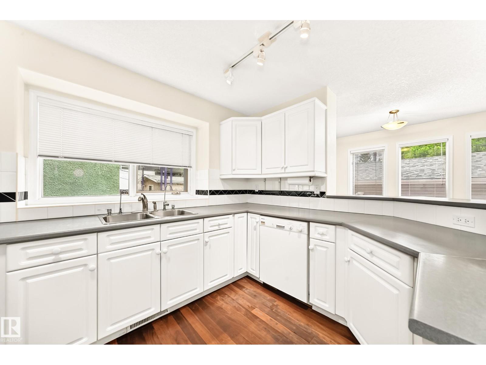 9130 77 AV NW - 7