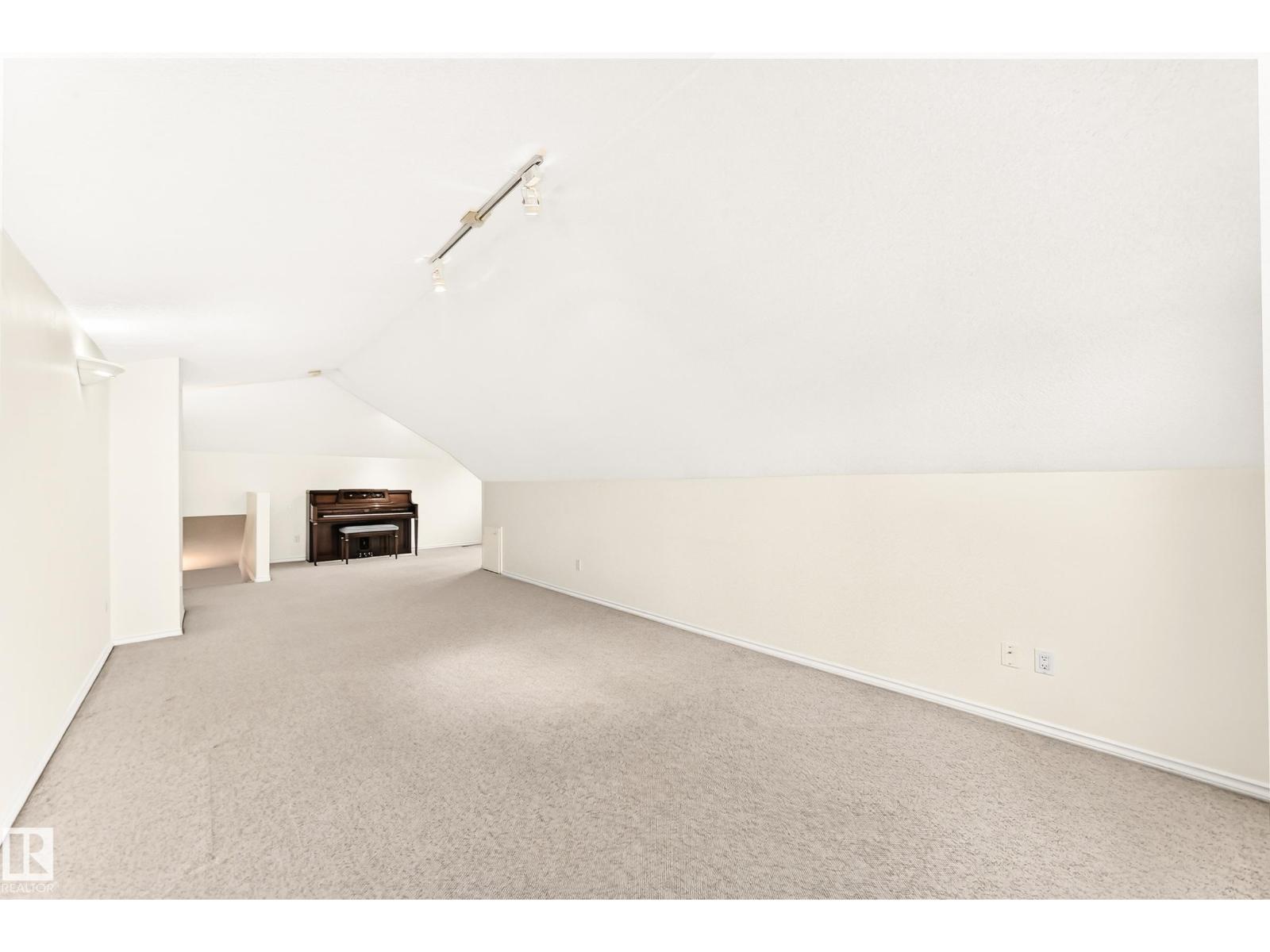 9130 77 AV NW - 43