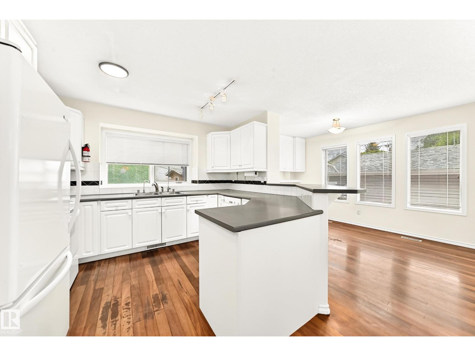 9130 77 AV NW - 6