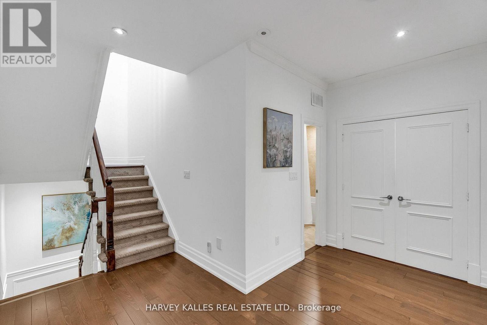 #313 51 YORK MILLS ROAD - 25