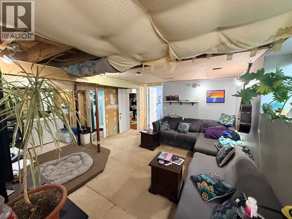 5115 56A Street - 11
