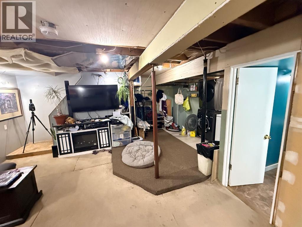 5115 56A Street - 12