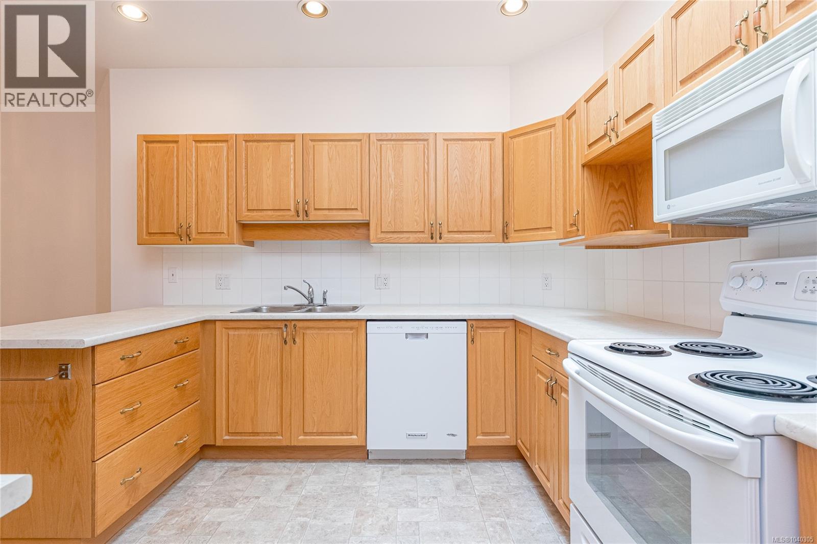 #28 2979 River Rd - 14