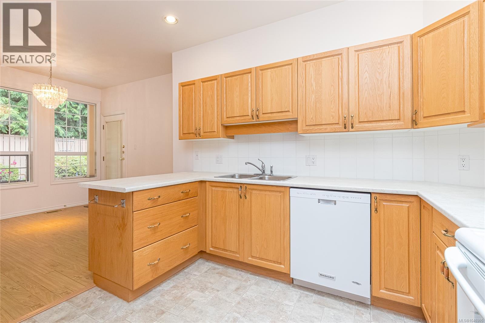 #28 2979 River Rd - 17
