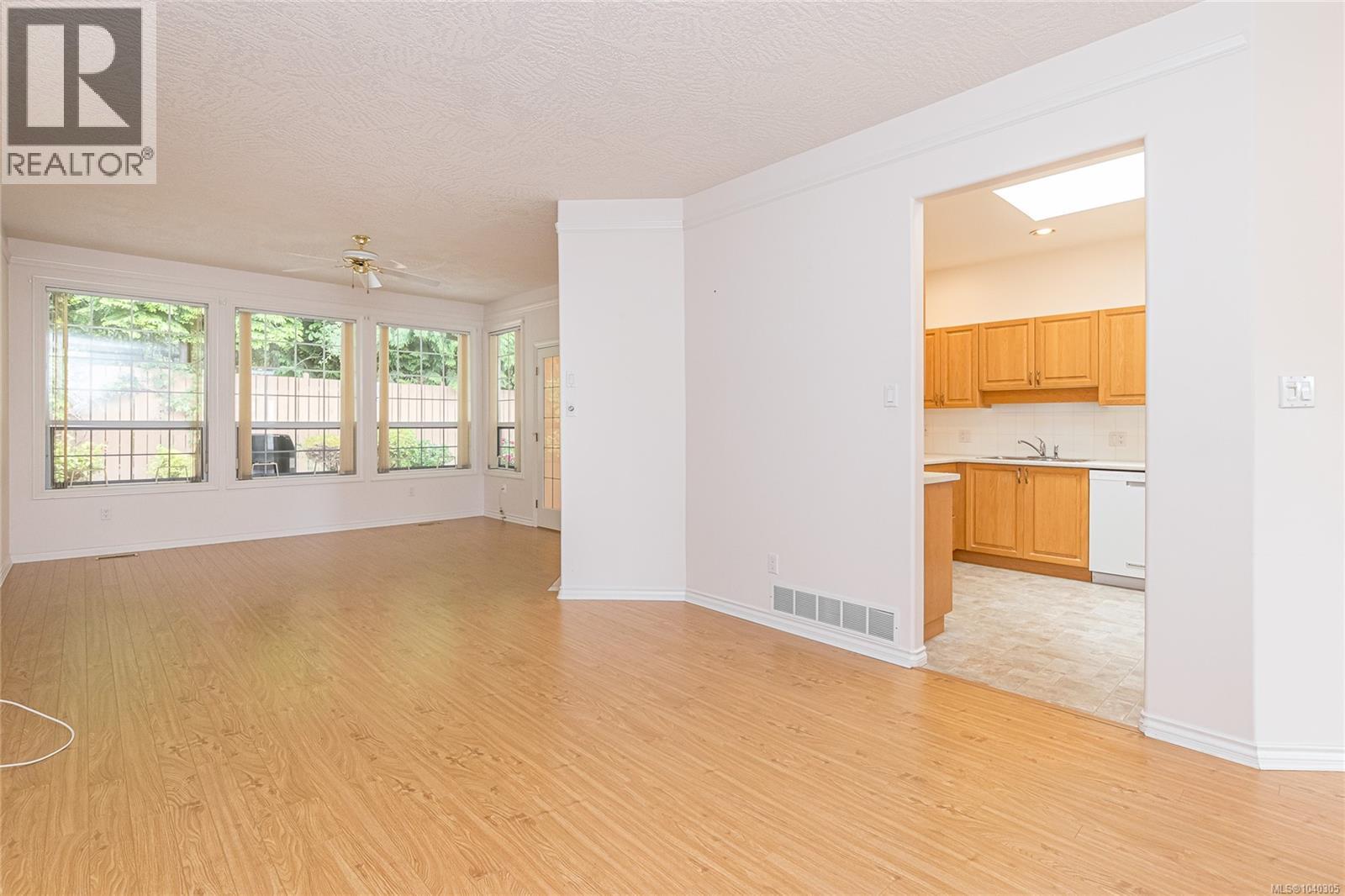 #28 2979 River Rd - 5