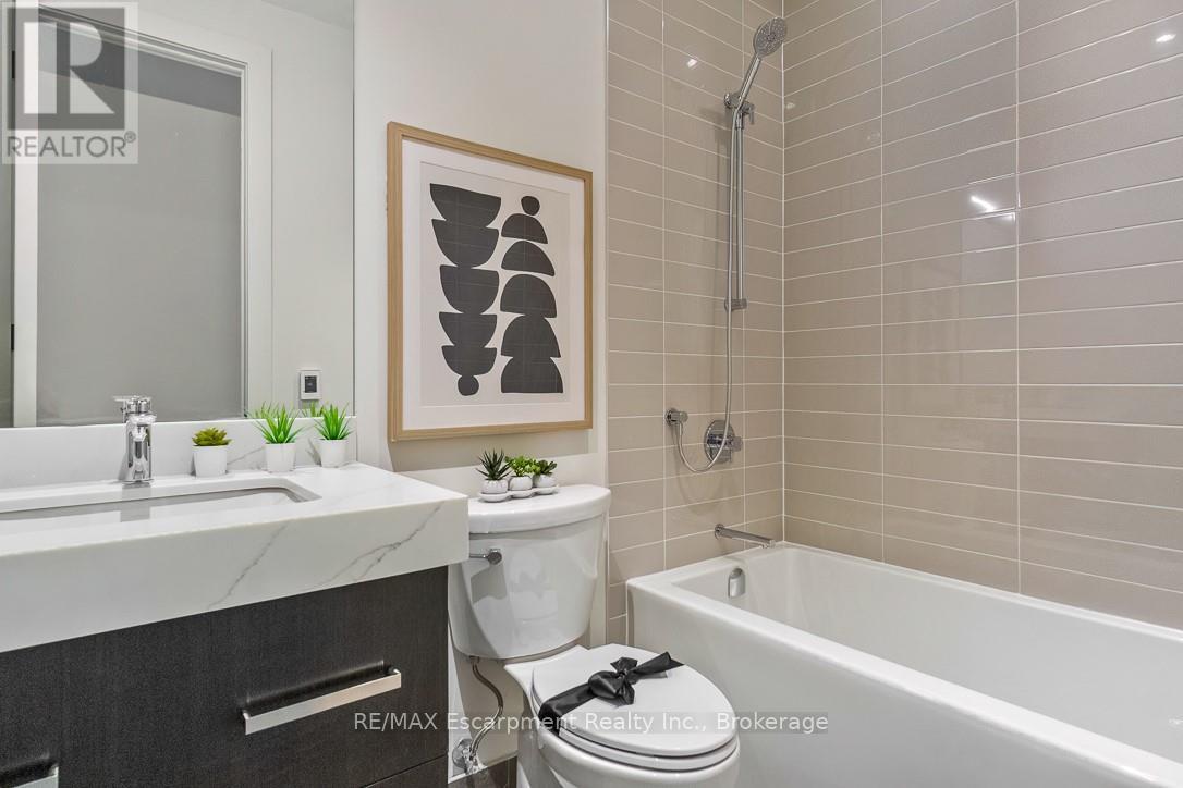 #105 123 MAURICE DRIVE - 22