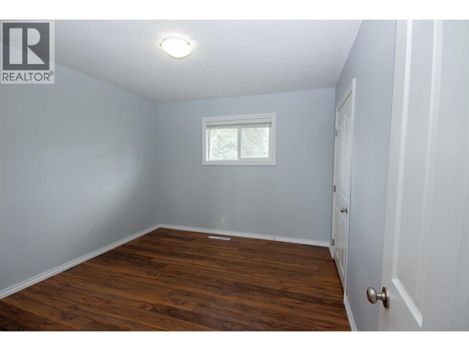 1140 96A Avenue - 7