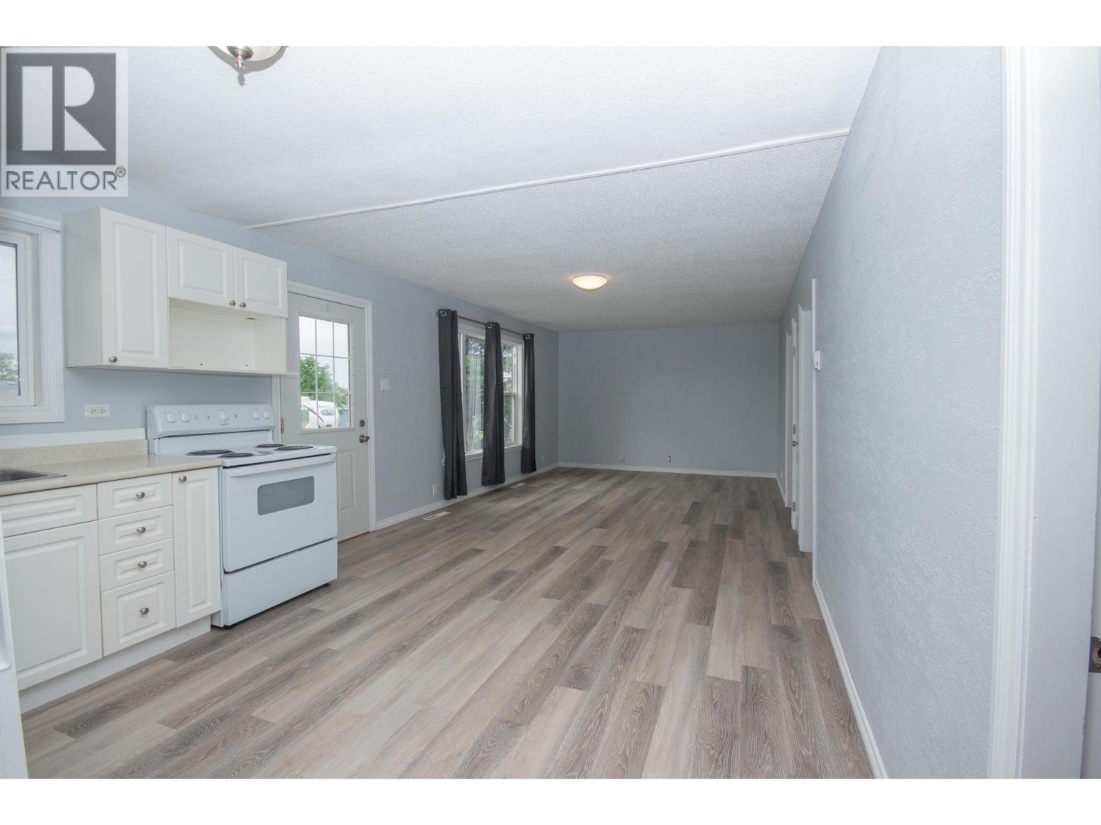 1140 96A Avenue - Image 3