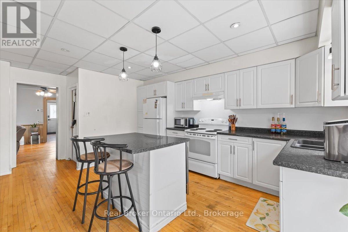 115 DURHAM STREET W - 3