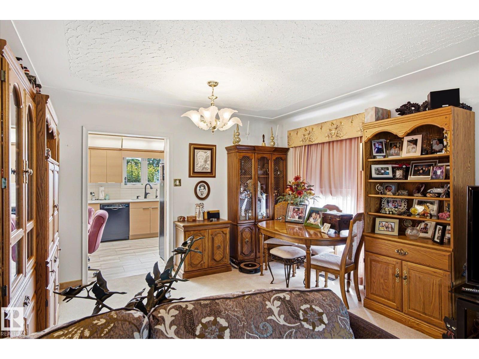 9747 67 AV NW — photo 13