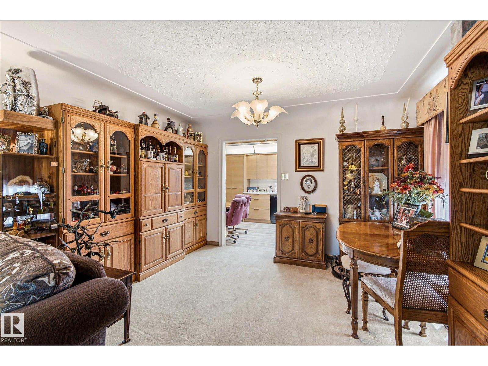 9747 67 AV NW — photo 14