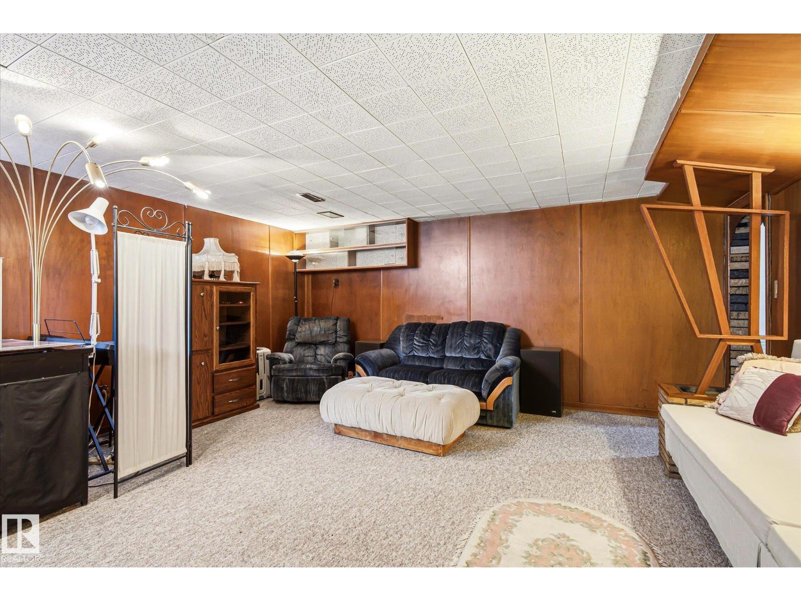9747 67 AV NW — photo 35