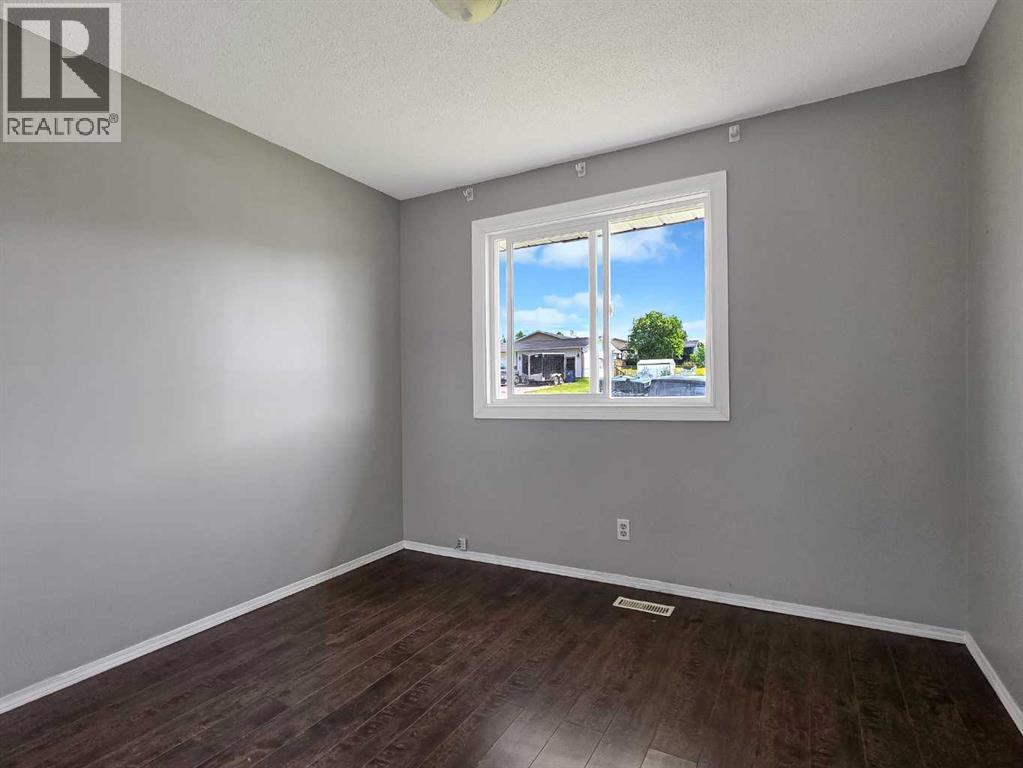 9806 104 Street — photo 9