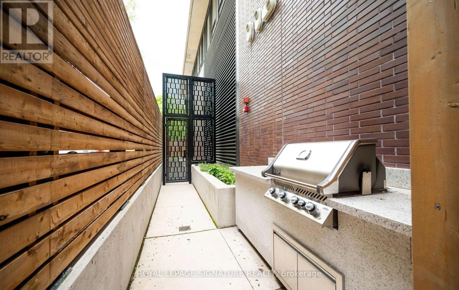 #407 1414 BAYVIEW AVENUE - 44