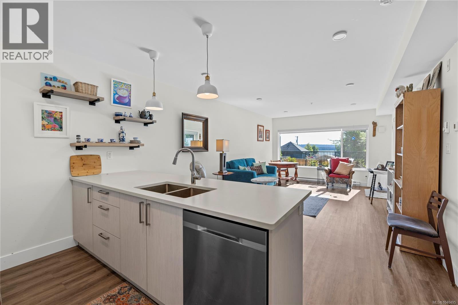 #107 147 Haliburton St - 6