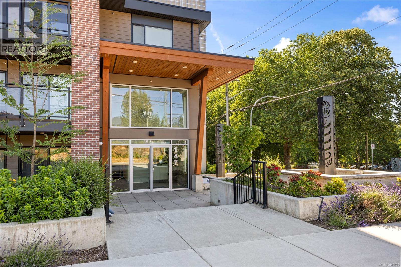 #107 147 Haliburton St - 2