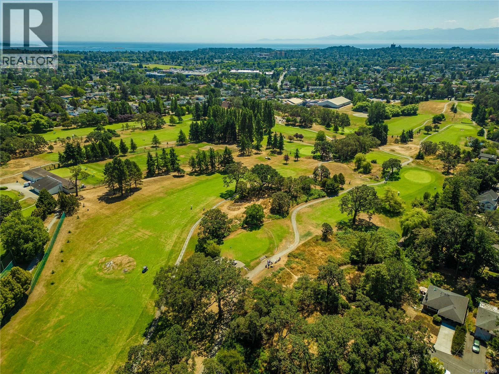  1299 Camrose Crescent, Saanich