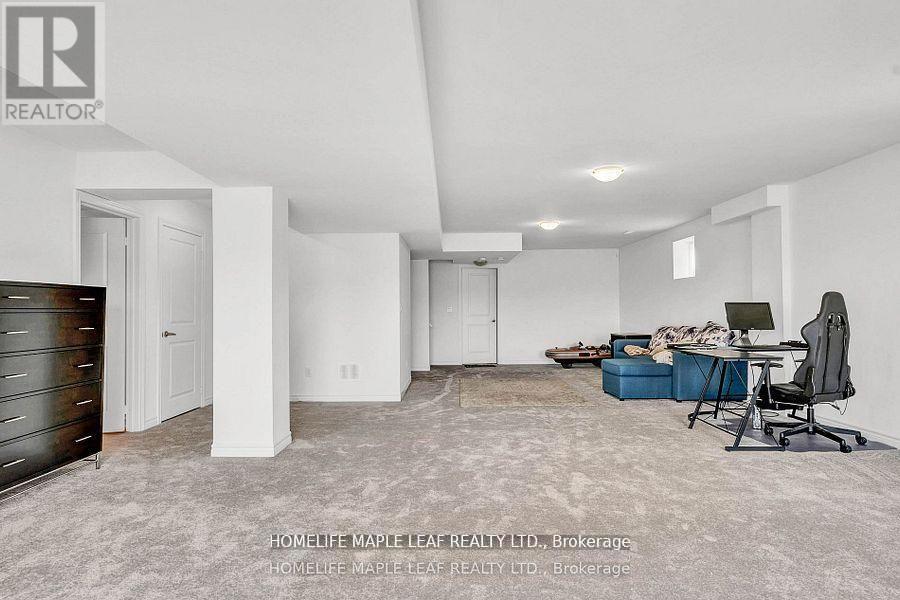 377 RUSSELL STREET - 25