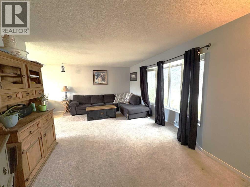 5602 47 Avenue W - 12