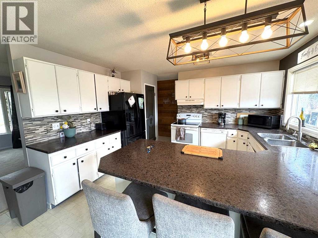 5602 47 Avenue W - 7