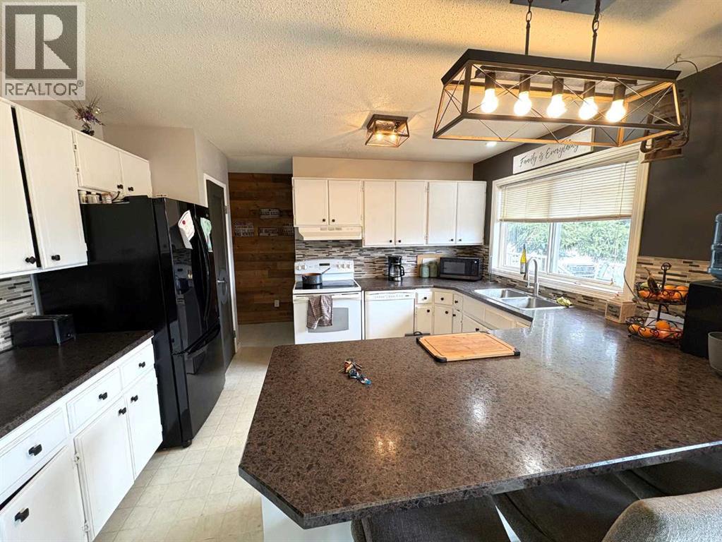 5602 47 Avenue W - 8
