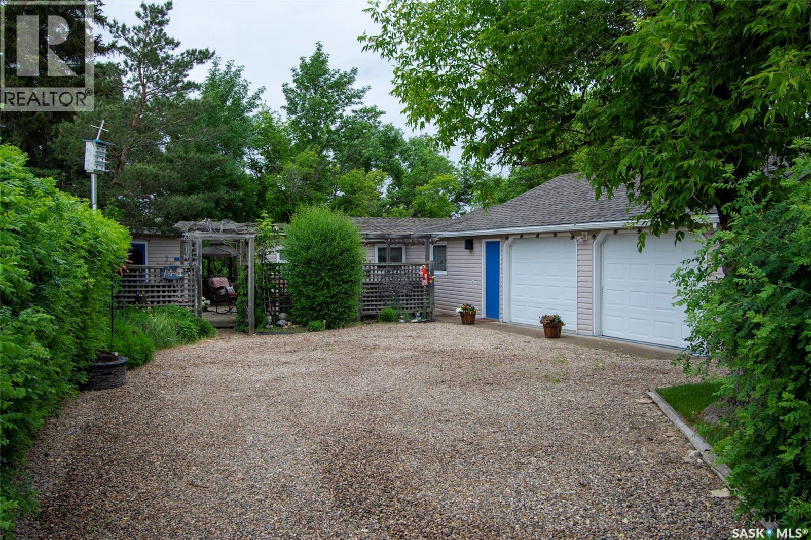 106 Nicoll AVENUE - 1