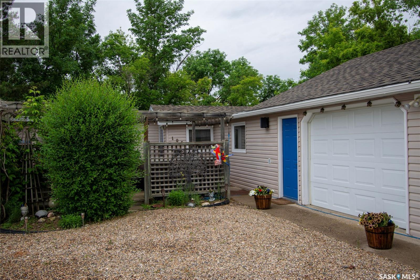 106 Nicoll AVENUE - 38