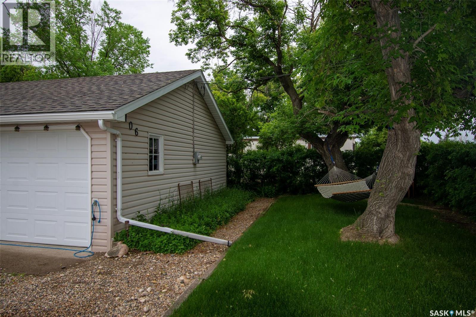 106 Nicoll AVENUE - 39