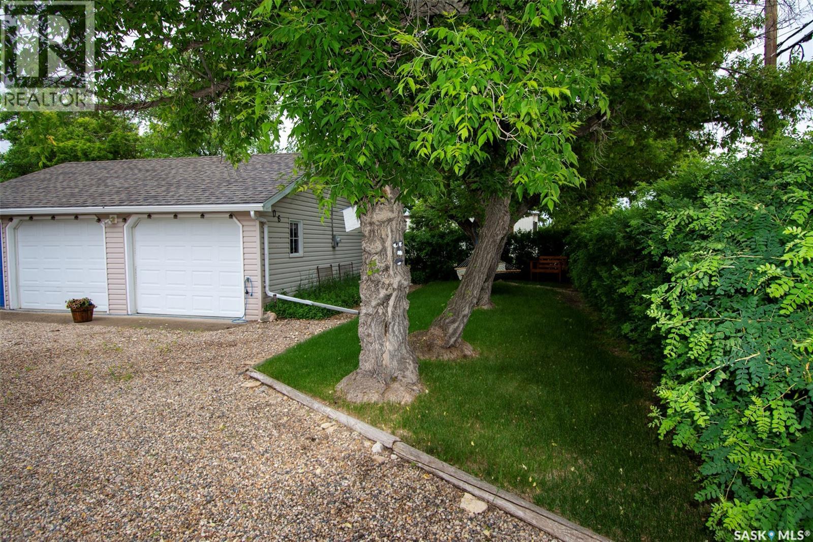 106 Nicoll AVENUE - 42