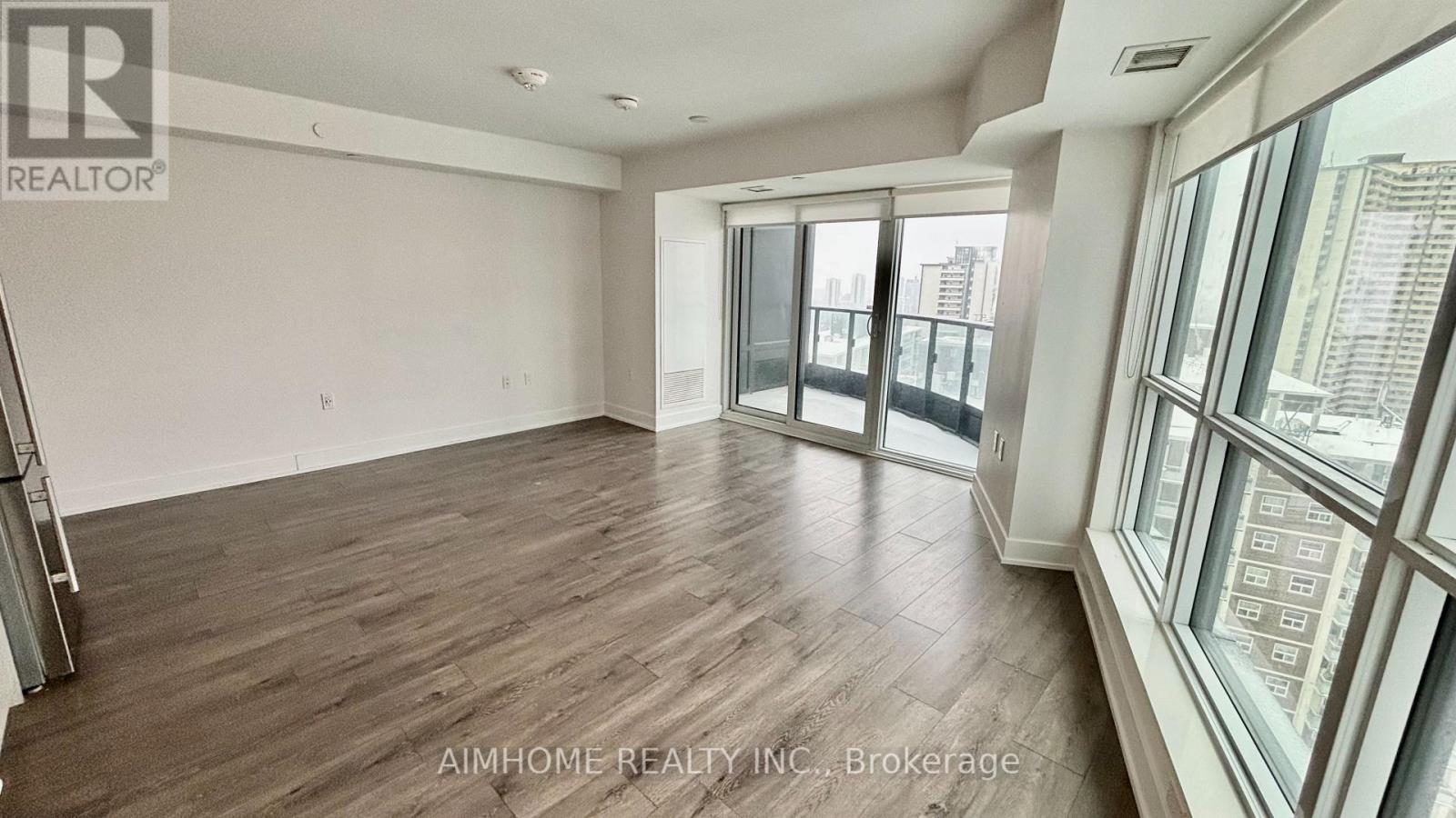 #1722 585 BLOOR STREET E - 5