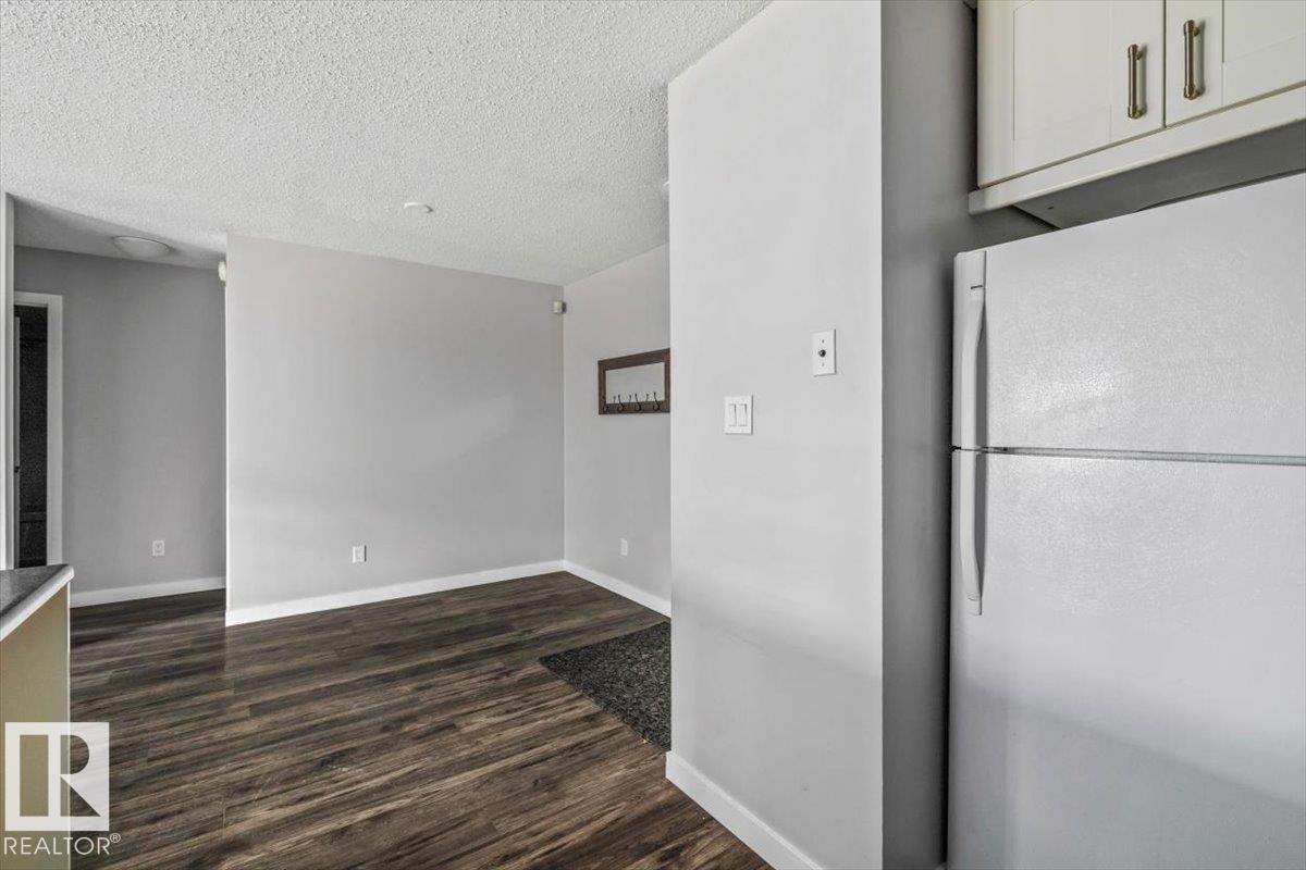 #113 9010 106 AV NW - 27