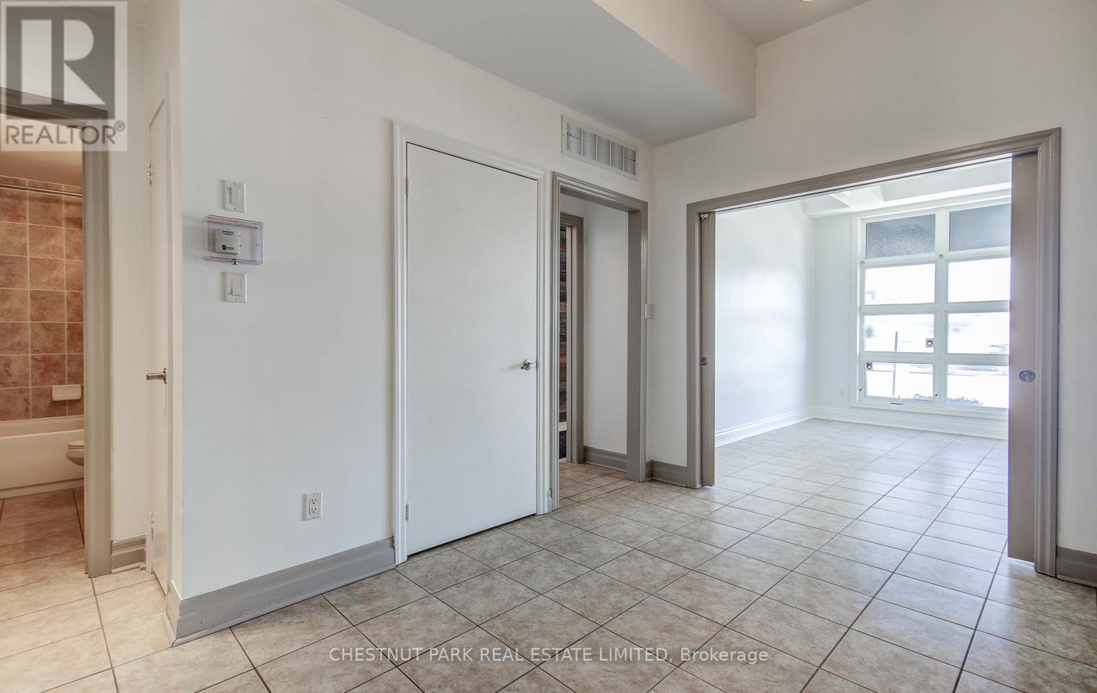 #5 885 LAKESHORE ROAD E - 14