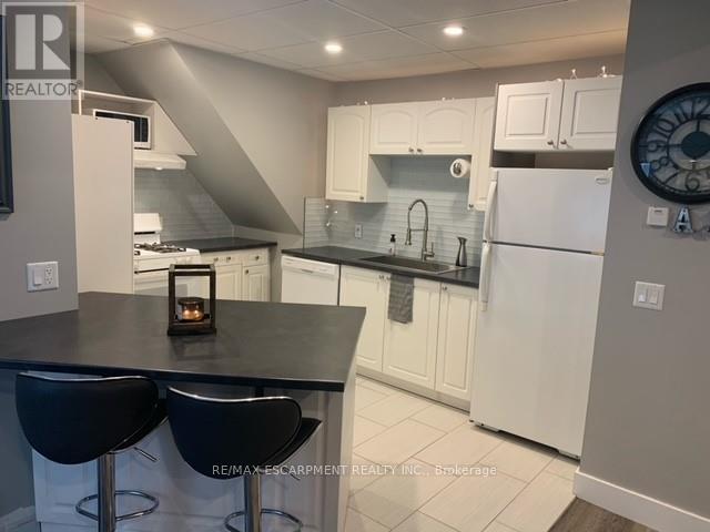 6 HOWARD STREET - 2