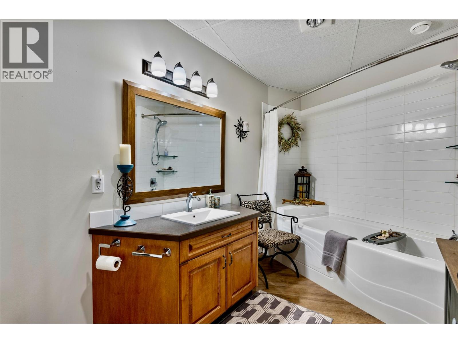 7712 Columbia Drive - 43