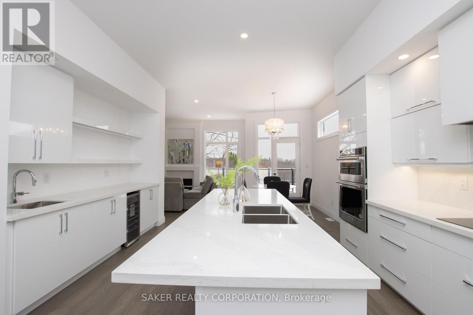 #11 495 OAKRIDGE DRIVE - 9