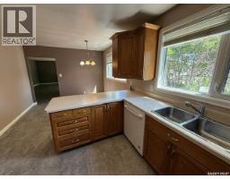 2pc Bathroom - 245 Queen Elizabeth Boulevard, Kamsack, SK S0A1S0 Photo 11