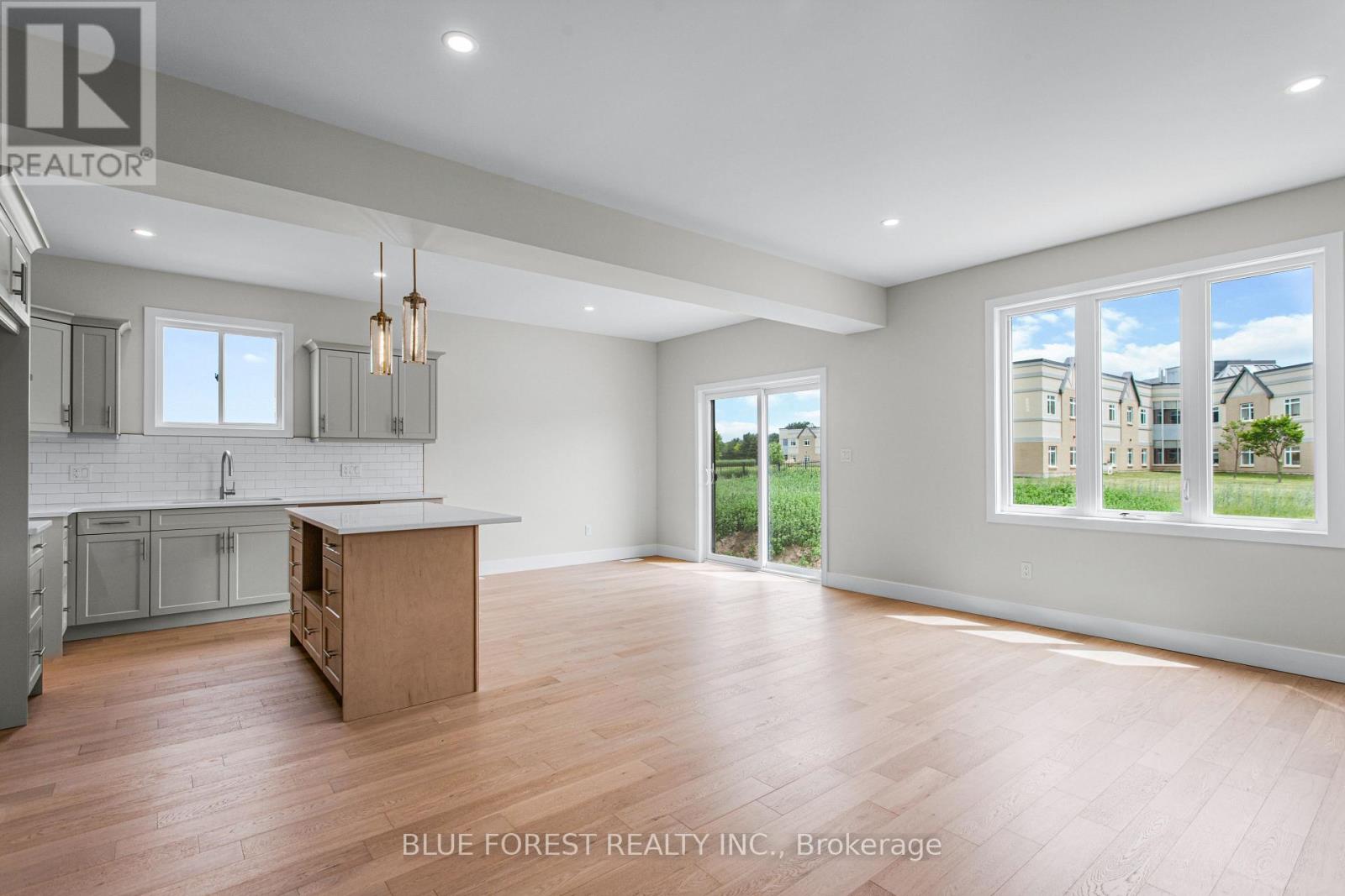 255 MCTAVISH STREET - 19
