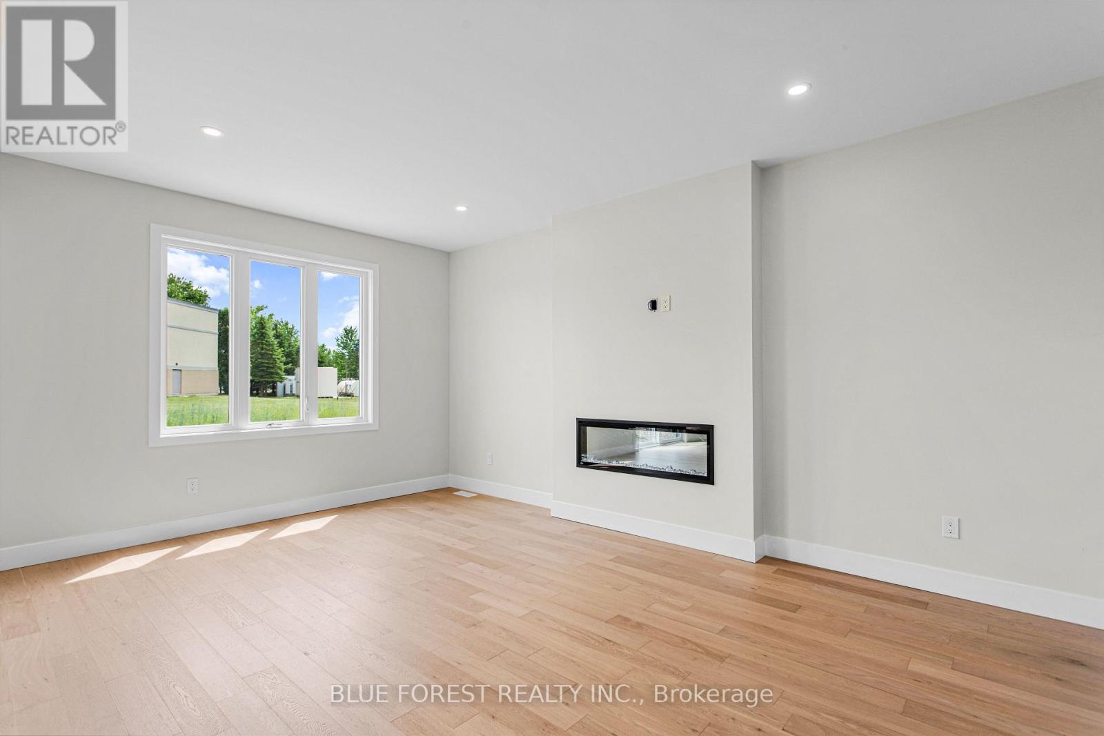 255 MCTAVISH STREET - 20