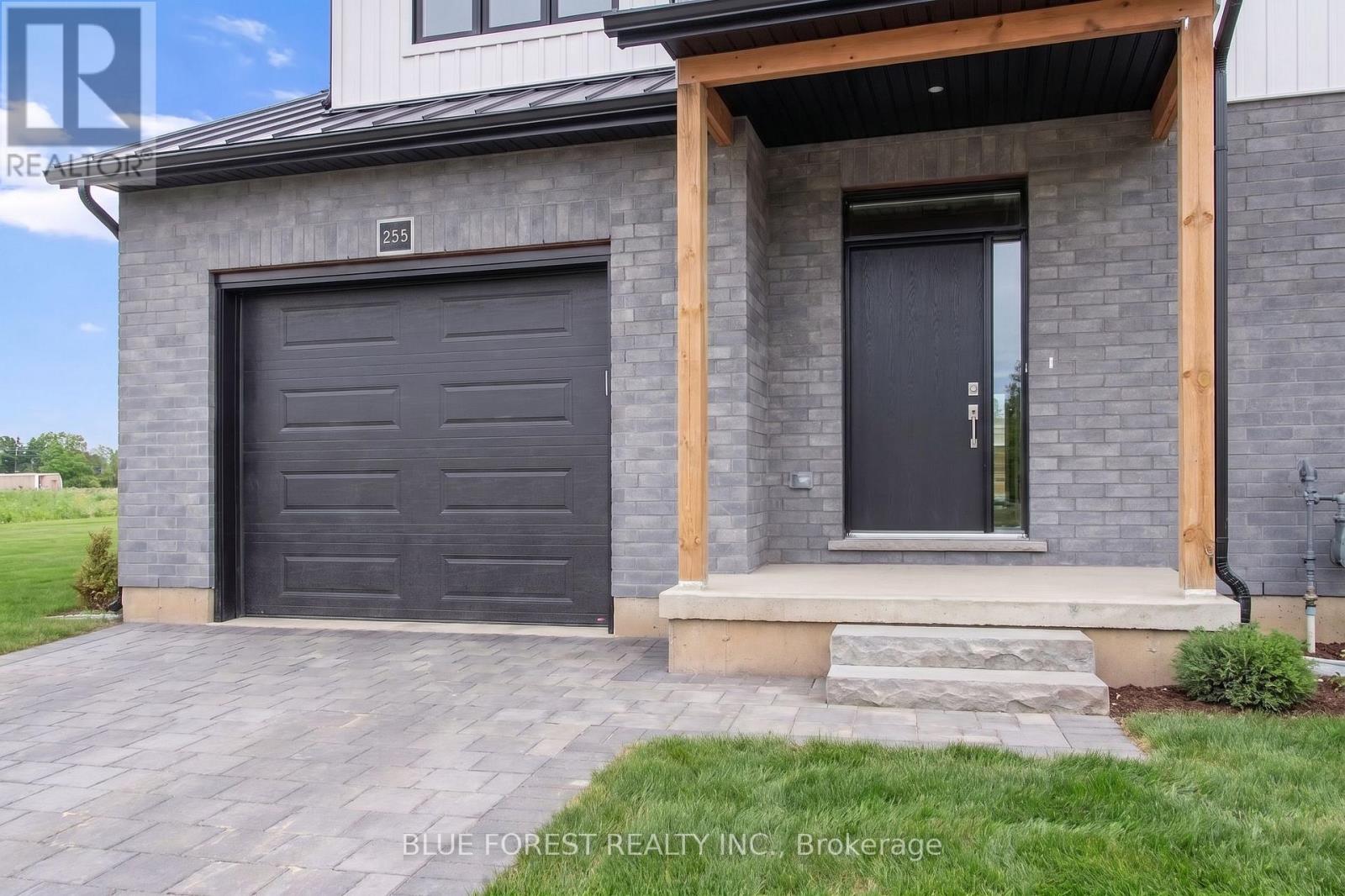 255 MCTAVISH STREET - 3