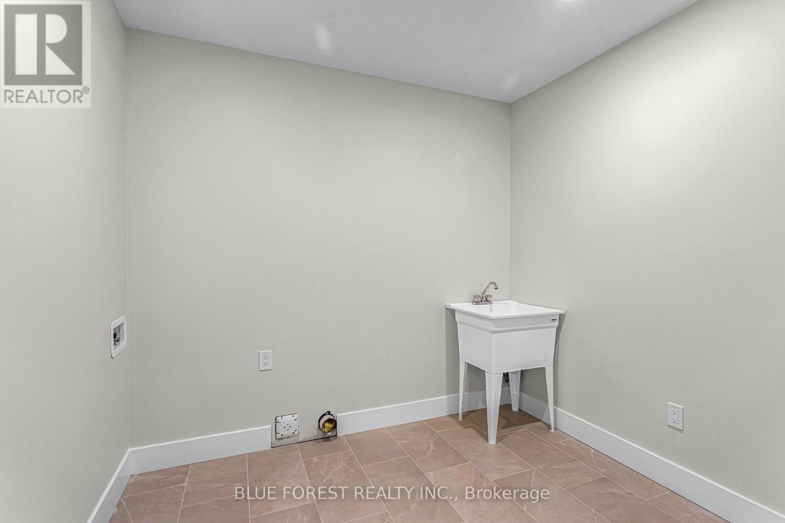 255 MCTAVISH STREET - 43