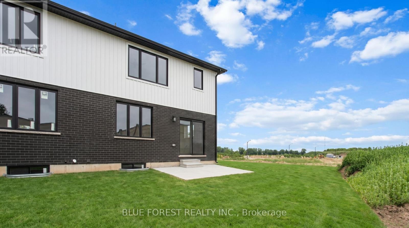 255 MCTAVISH STREET - 44