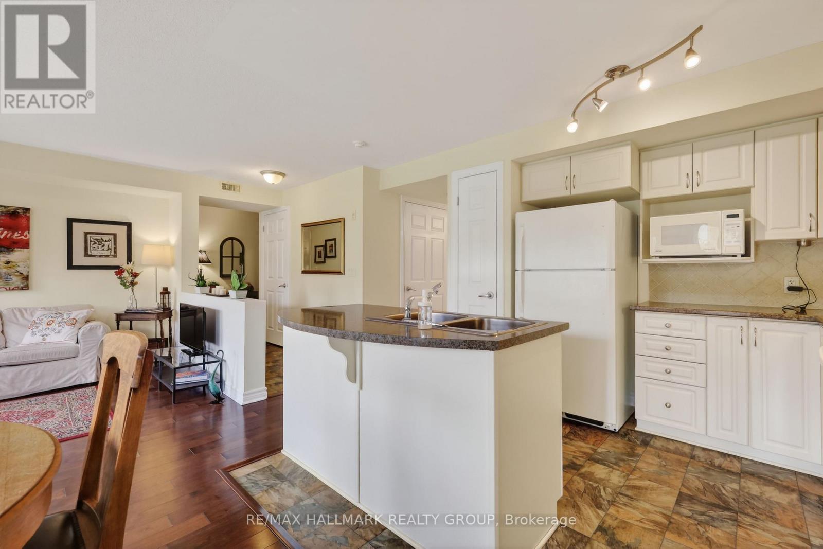 #3 585 STONEFIELD PRIVATE - 10