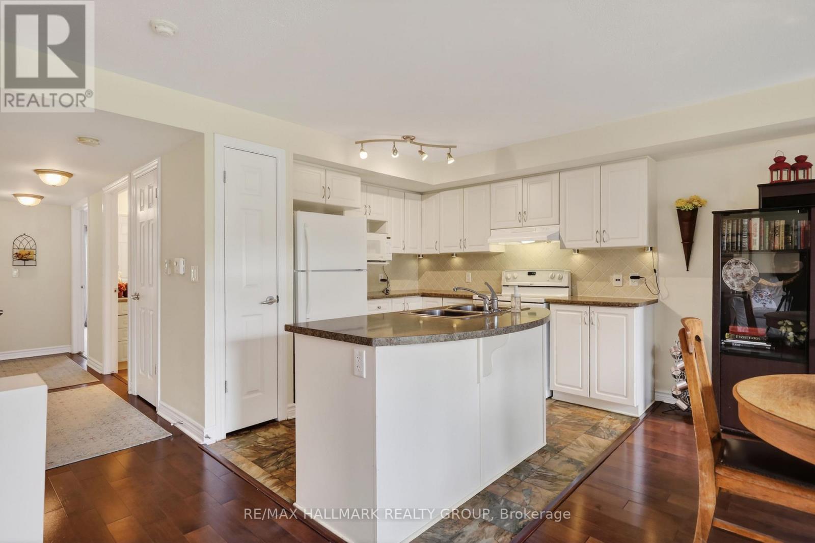 #3 585 STONEFIELD PRIVATE - 11