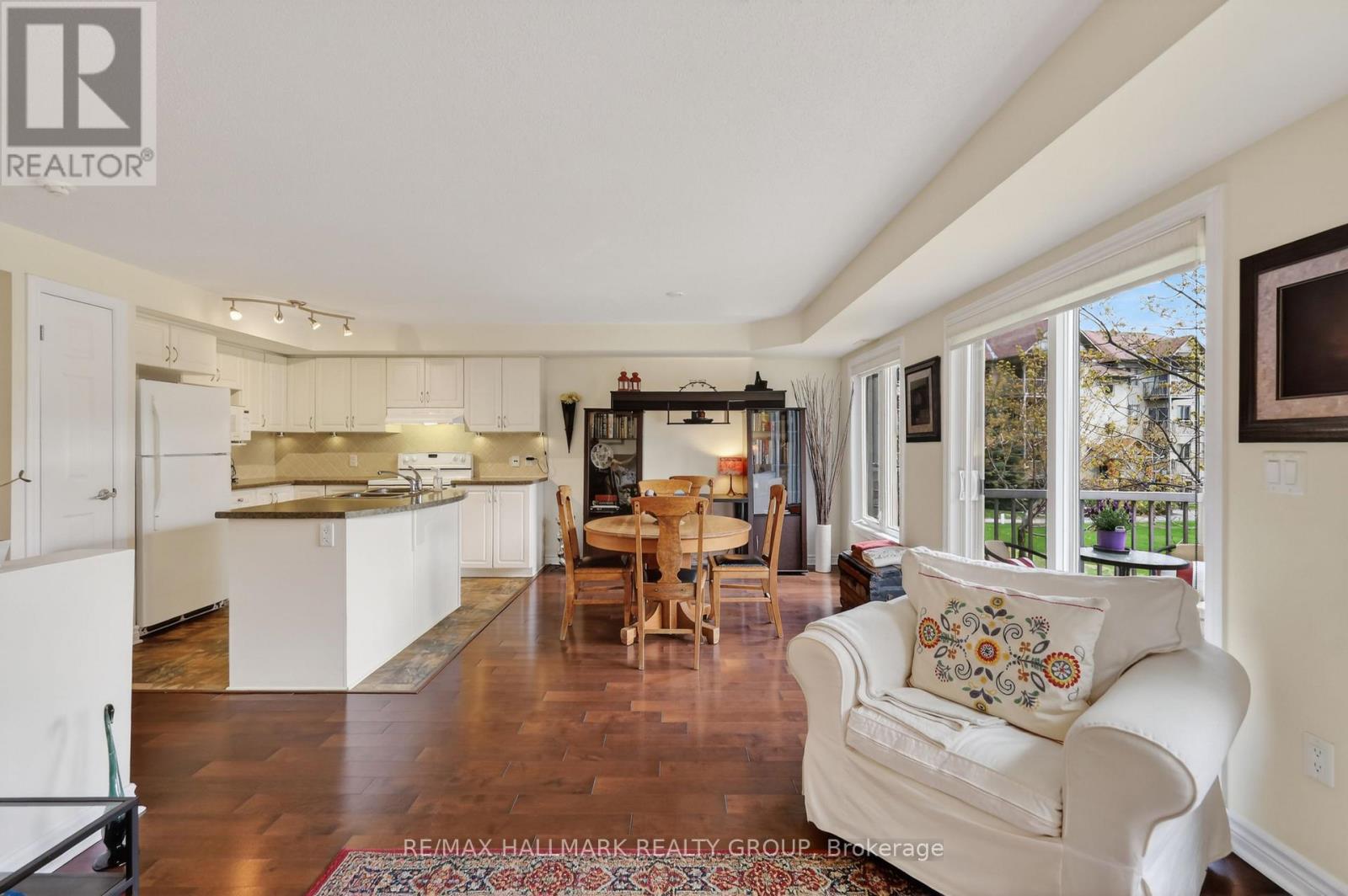 #3 585 STONEFIELD PRIVATE - 12