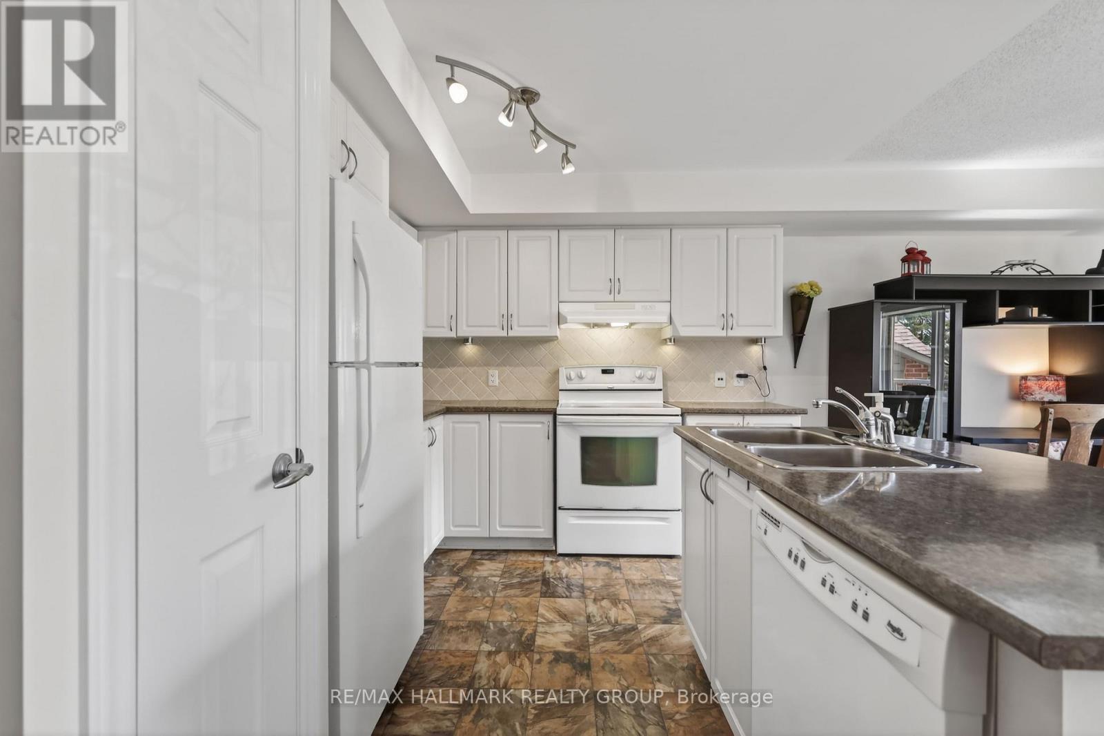 #3 585 STONEFIELD PRIVATE - 6