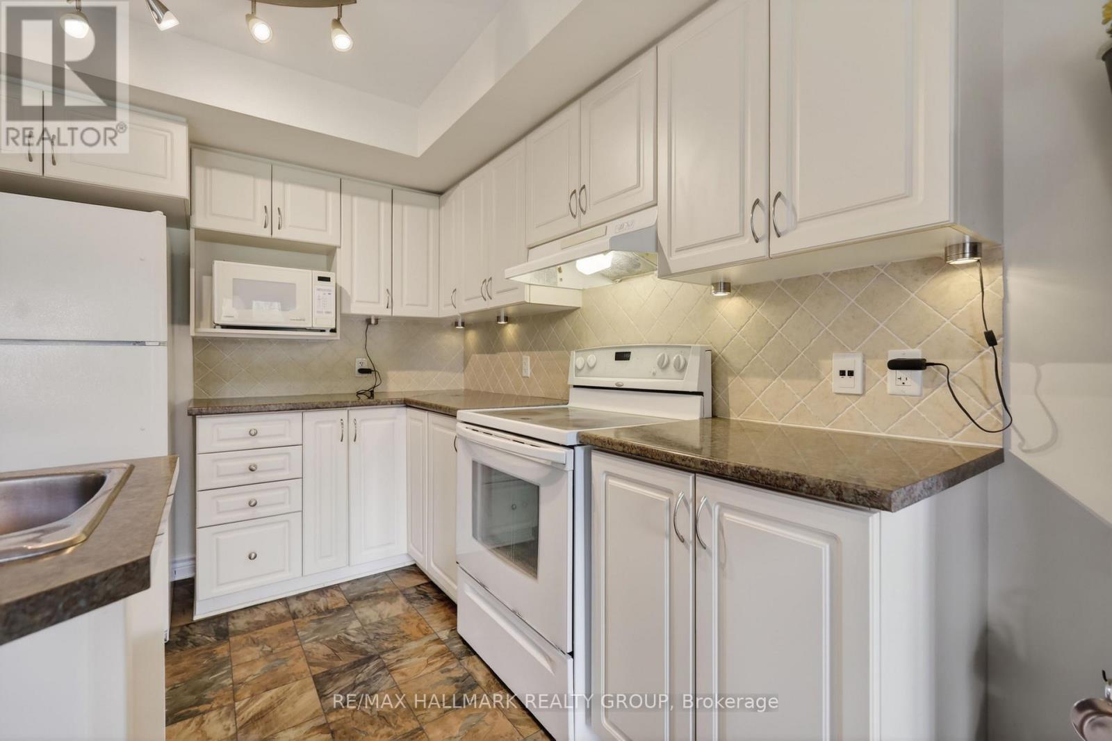 #3 585 STONEFIELD PRIVATE - 8